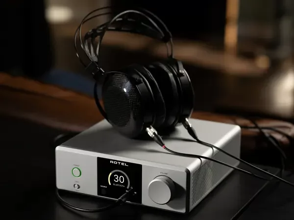 Rotel DX-3 fejhallgató erősítő